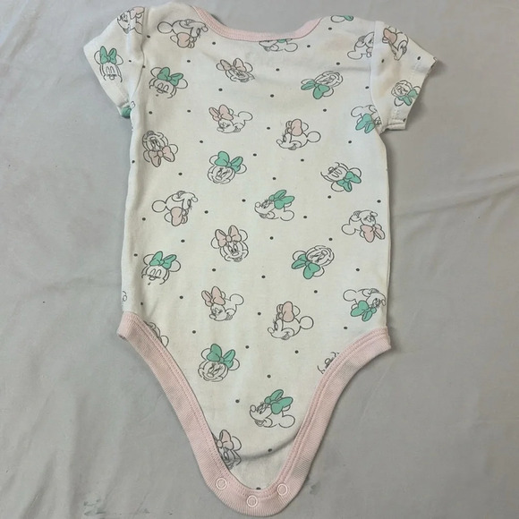 Disney - Minnie Mouse - short sleeve newborn onesie top/shirt. Size 0-3 months - Picture 3 of 3